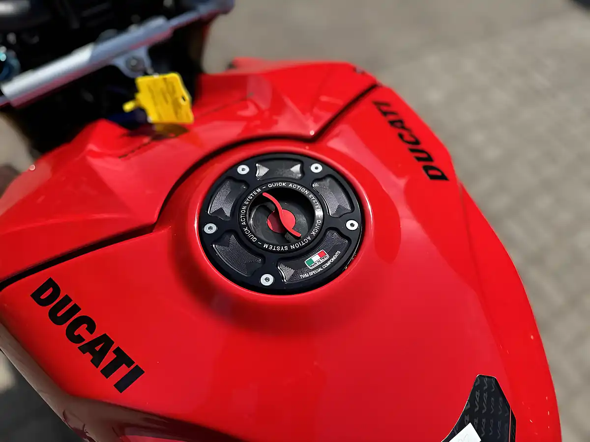 Used 2023 Ducati Streetfighter V4 S Red - Interior and Exterior details 11