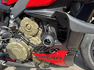 Used 2023 Ducati Streetfighter V4 S Red - Interior and Exterior details 14