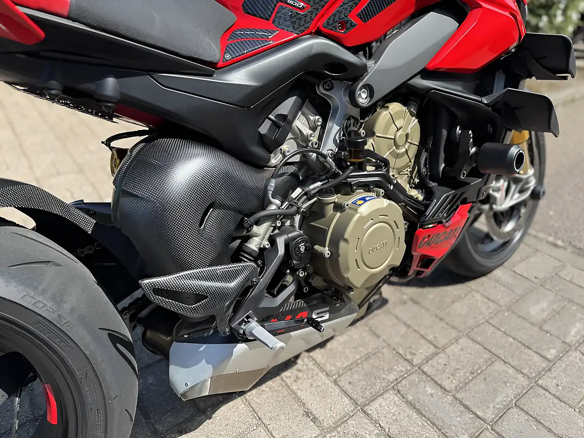 Used 2023 Ducati Streetfighter V4 S Red - Interior and Exterior details 17