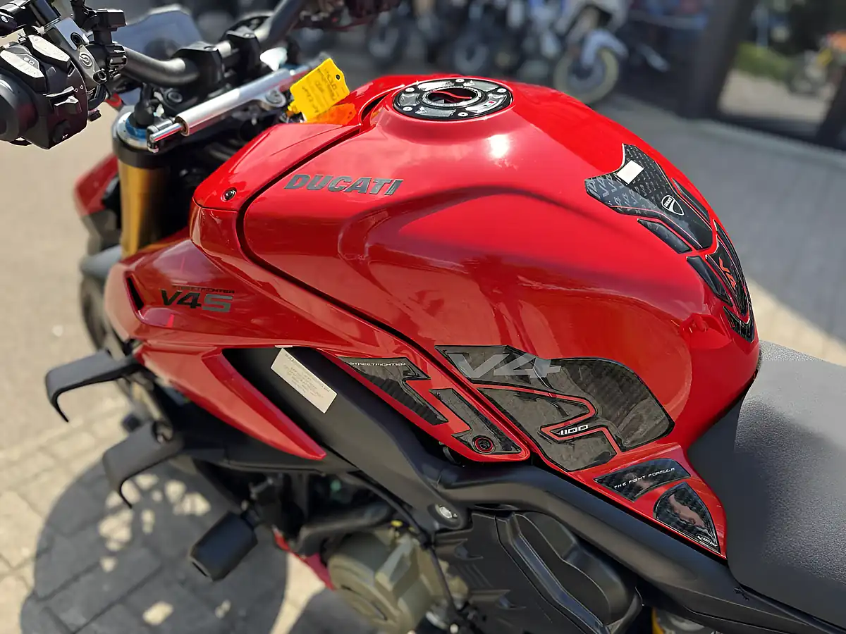 Used 2023 Ducati Streetfighter V4 S Red - Interior and Exterior details 20