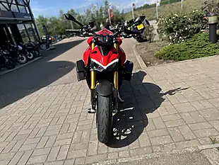 Used 2023 Ducati Streetfighter V4 S Red - Interior and Exterior details 4