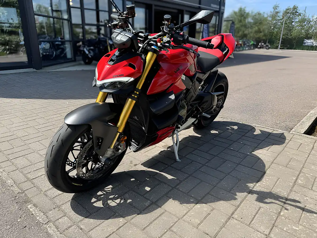 Used 2023 Ducati Streetfighter V4 S Red - Interior and Exterior details 5