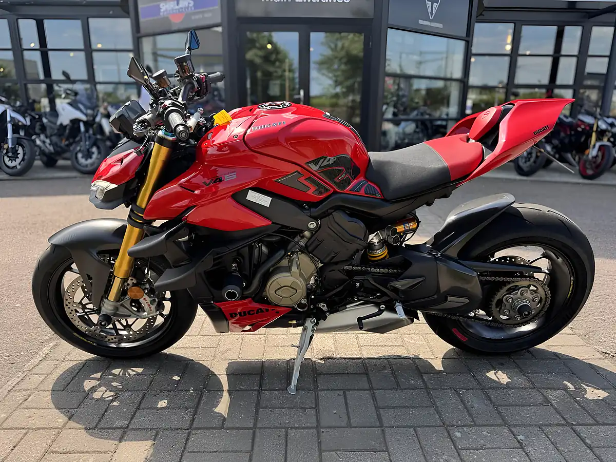 Used 2023 Ducati Streetfighter V4 S Red - Interior and Exterior details 6
