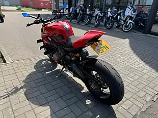 Used 2023 Ducati Streetfighter V4 S Red - Interior and Exterior details 7