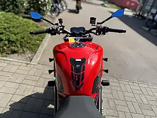Used 2023 Ducati Streetfighter V4 S Red - Interior and Exterior details 9