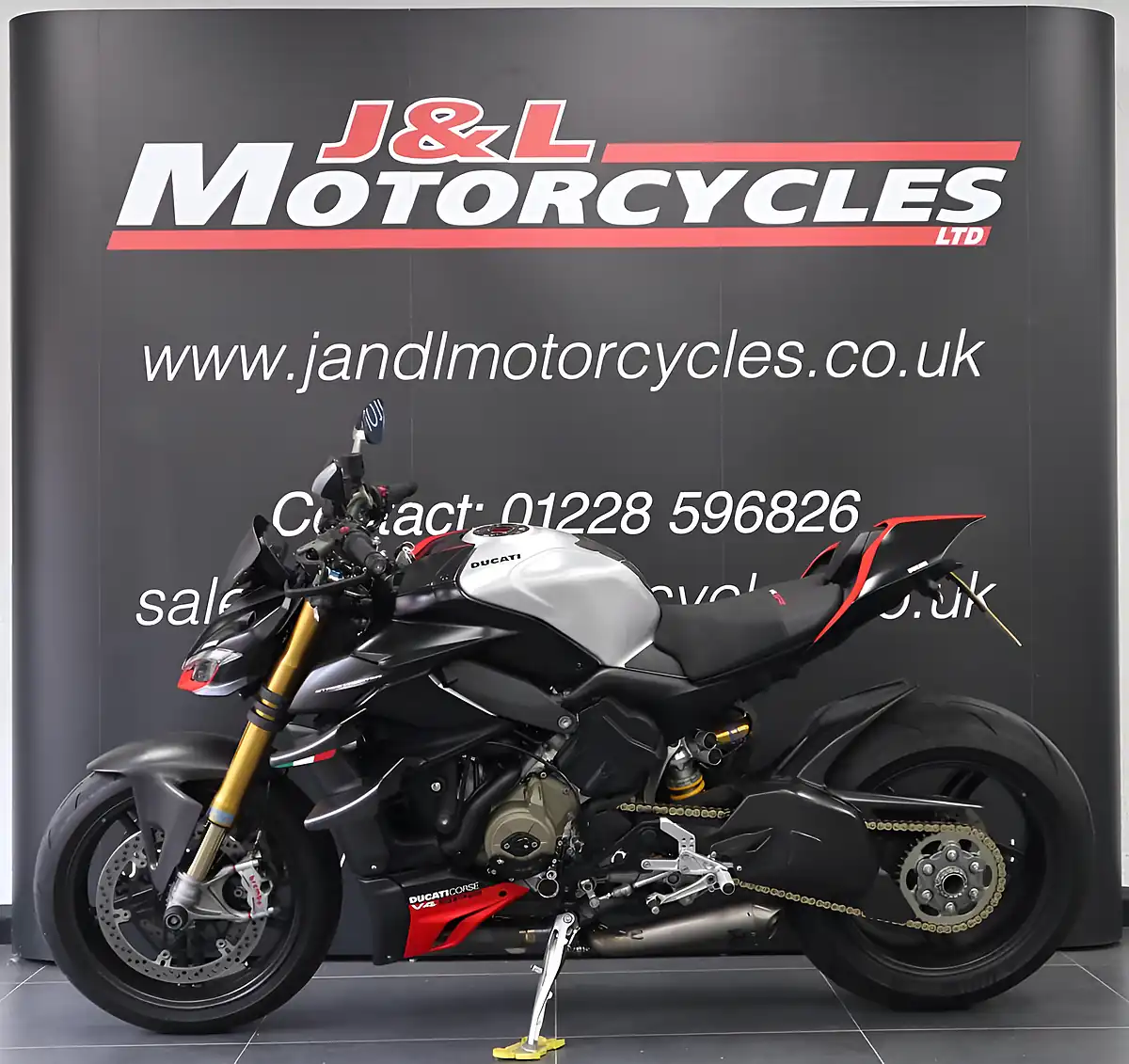 Used 2023 Ducati Streetfighter V4 SP2 Black - Interior and Exterior details 6