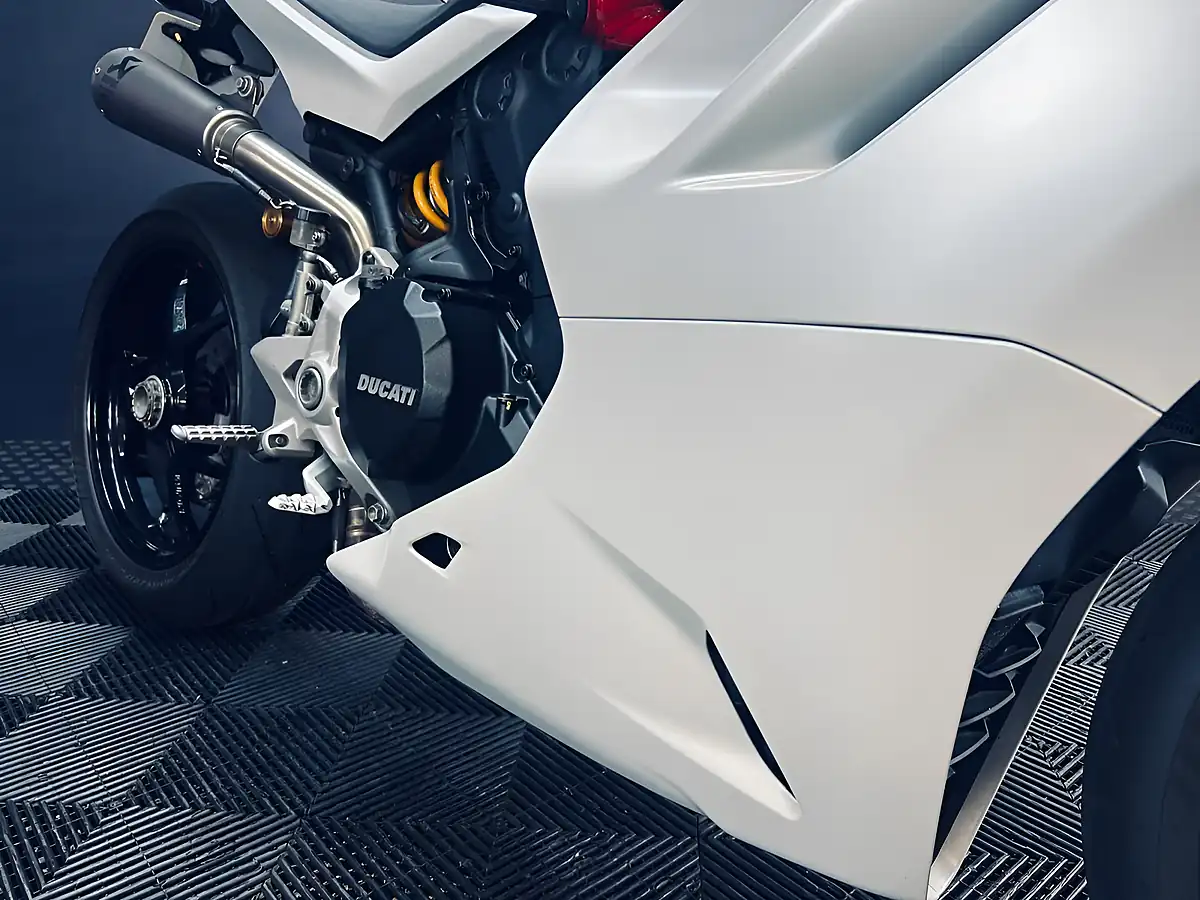 Used 2023 Ducati Supersport 950 S White - Interior and Exterior details 10