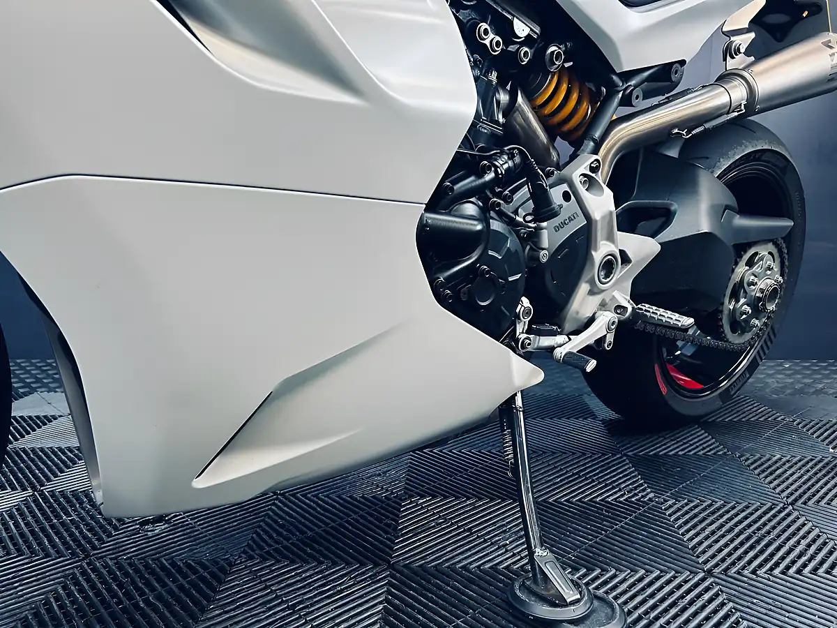 Used 2023 Ducati Supersport 950 S White - Interior and Exterior details 11