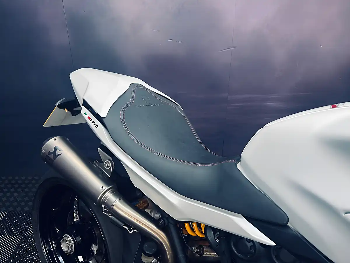 Used 2023 Ducati Supersport 950 S White - Interior and Exterior details 13