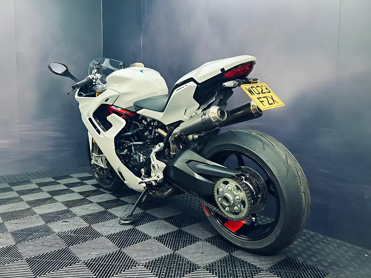 Used 2023 Ducati Supersport 950 S White - Interior and Exterior details 14