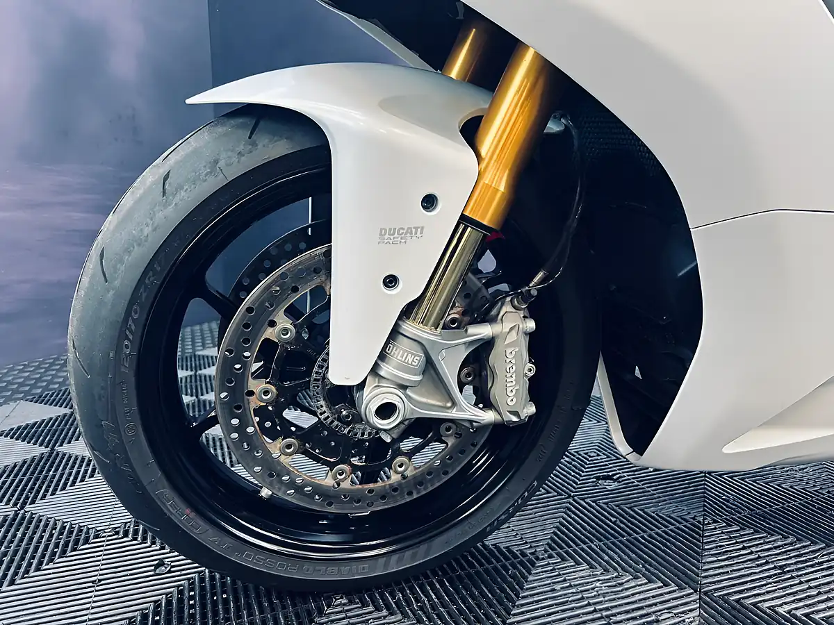 Used 2023 Ducati Supersport 950 S White - Interior and Exterior details 15