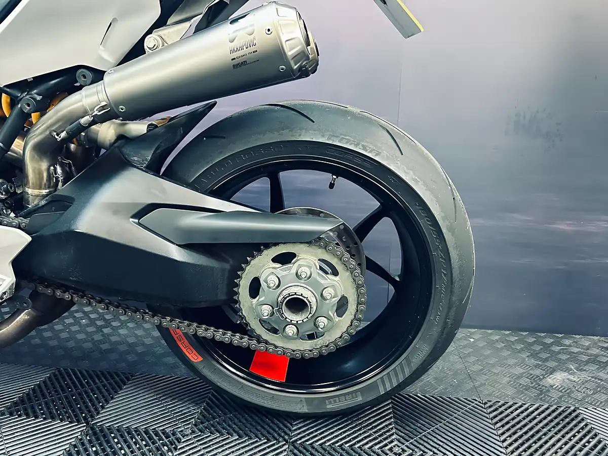 Used 2023 Ducati Supersport 950 S White - Interior and Exterior details 17