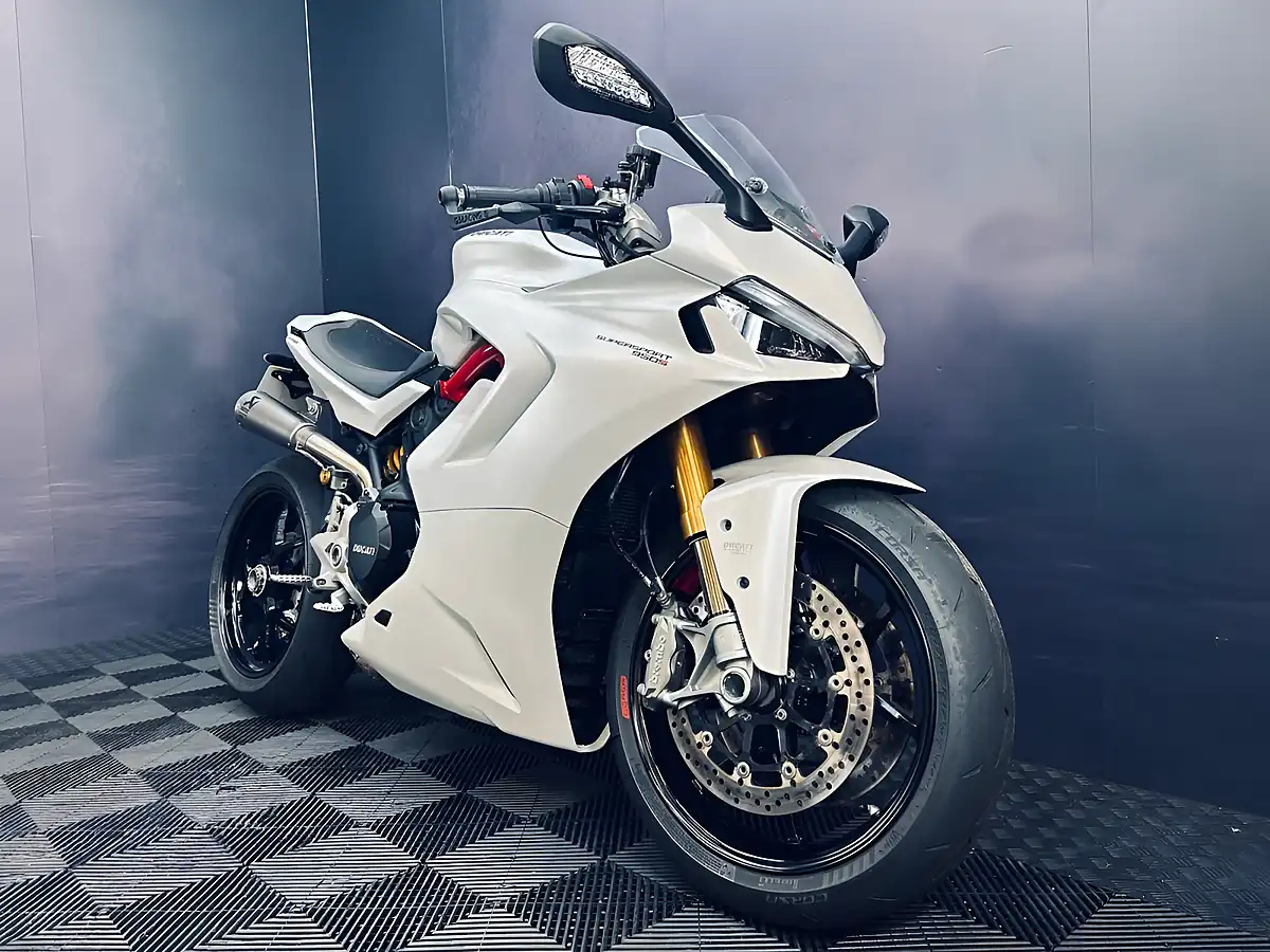 Used 2023 Ducati Supersport 950 S White - Interior and Exterior details 4