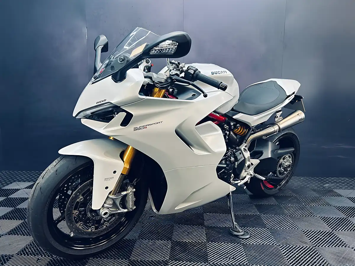 Used 2023 Ducati Supersport 950 S White - Interior and Exterior details 5
