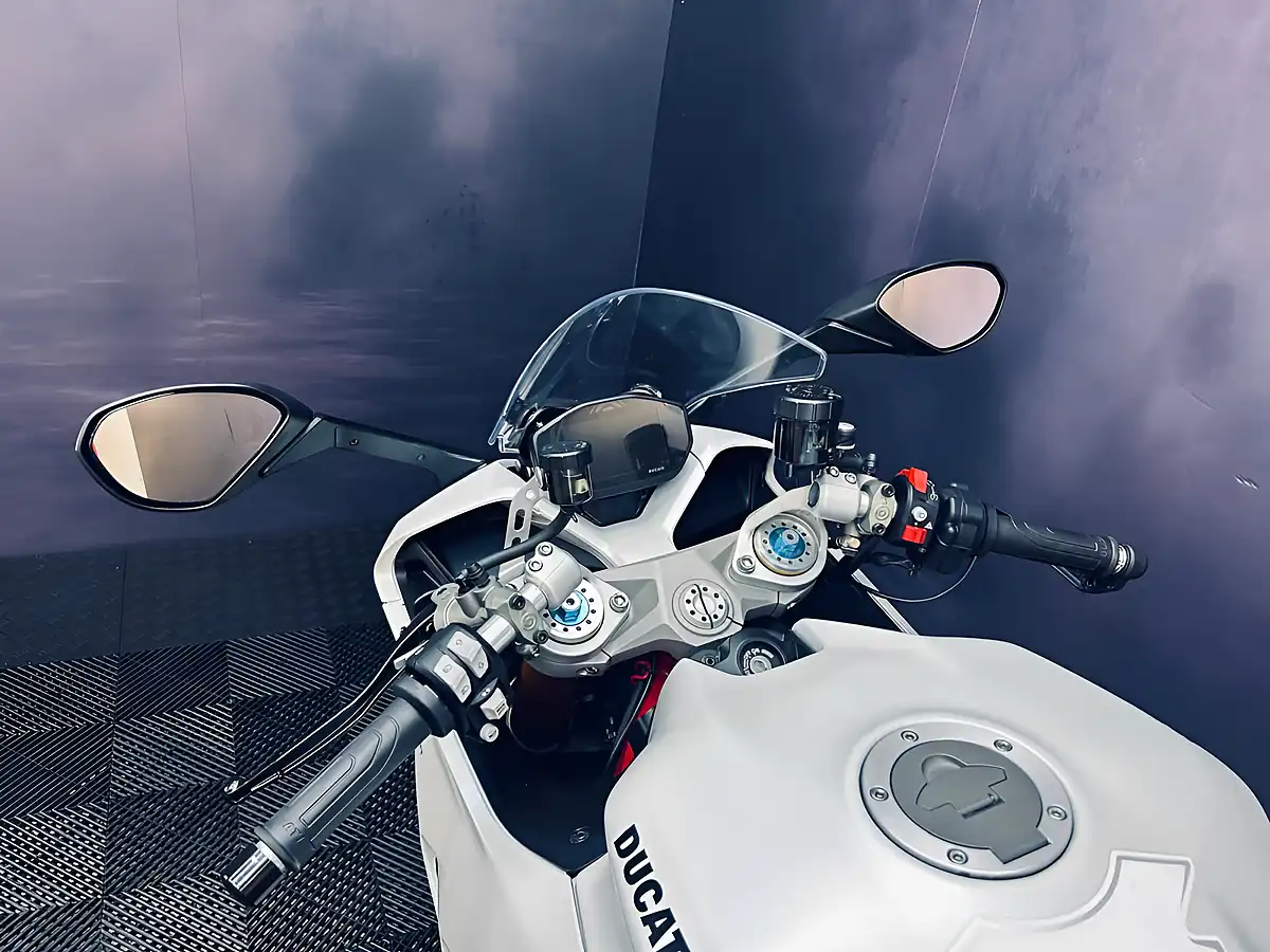 Used 2023 Ducati Supersport 950 S White - Interior and Exterior details 7