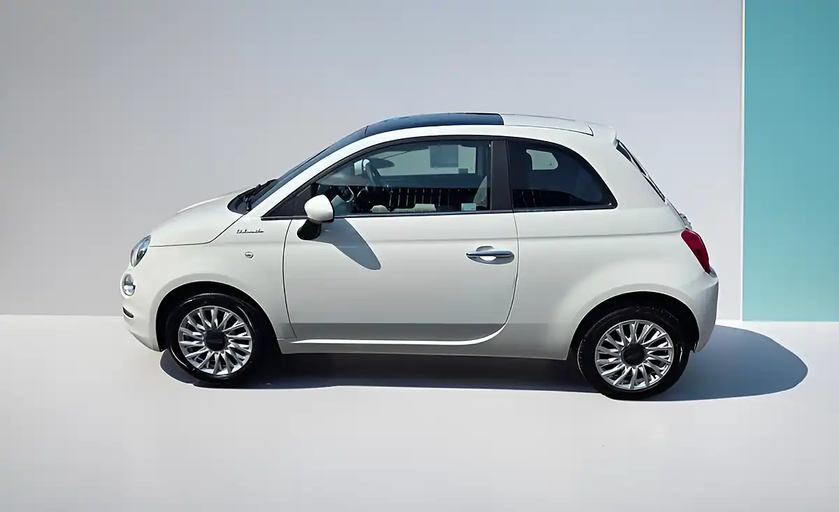 Used 2023 Fiat 500 Dolcevita Bossa Nova White - Interior and Exterior details 5