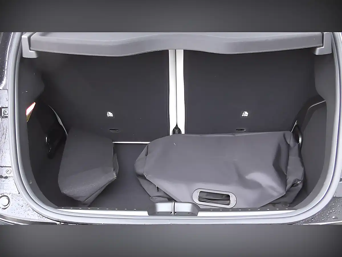 Used 2023 Fiat 500E La Prima Black - Interior and Exterior details 5