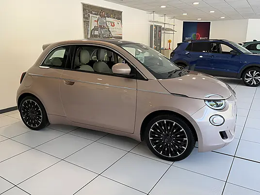 2023 Fiat 500E La Prima