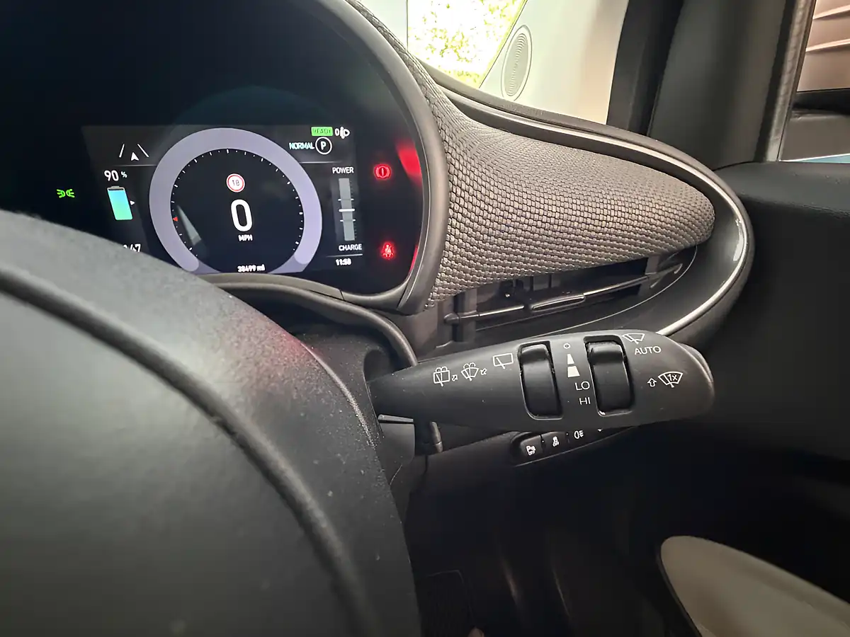 Used 2023 Fiat 500E La Prima Gold - Interior and Exterior details 9