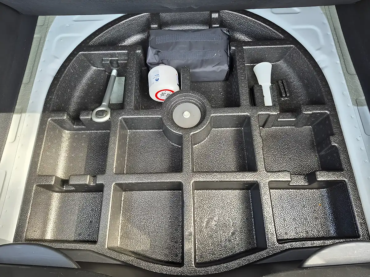 Used 2023 Fiat 500X Cross White - Interior and Exterior details 13