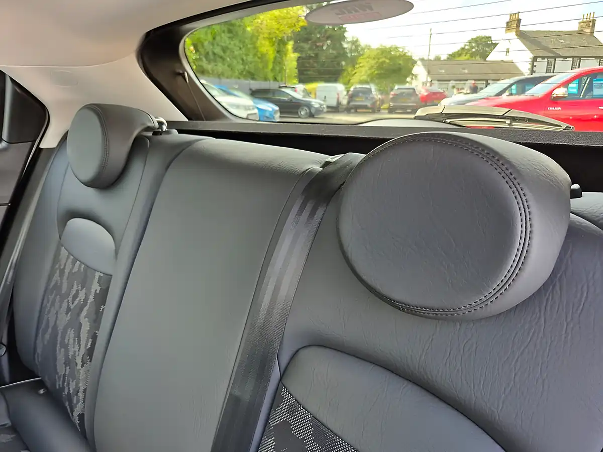 Used 2023 Fiat 500X Cross White - Interior and Exterior details 15