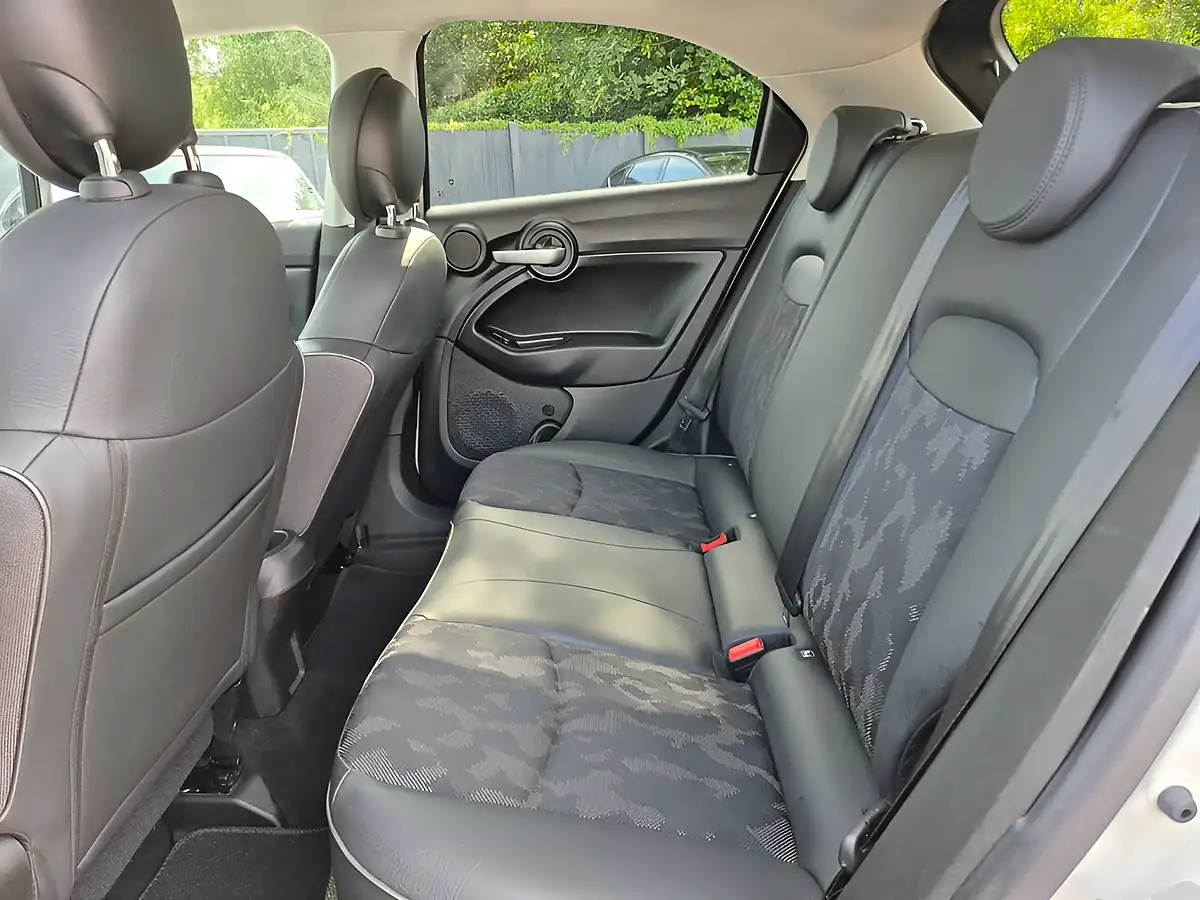 Used 2023 Fiat 500X Cross White - Interior and Exterior details 17