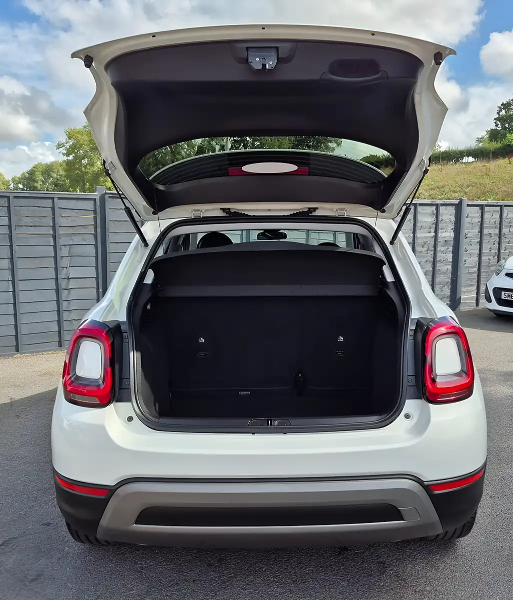Used 2023 Fiat 500X Cross White - Interior and Exterior details 8