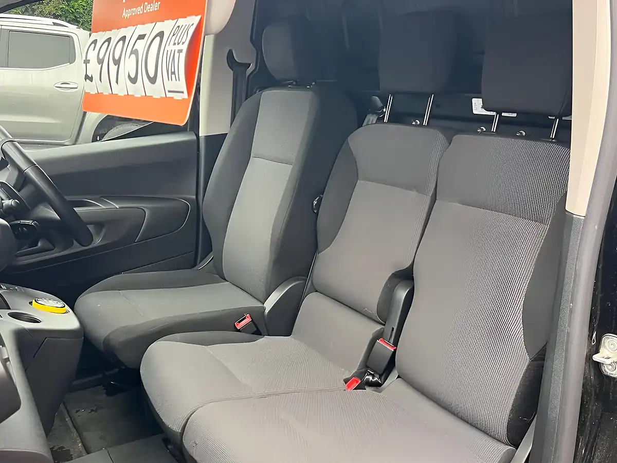 Used 2023 Fiat Doblo Maxi Primo Perla Black - Interior and Exterior details 11