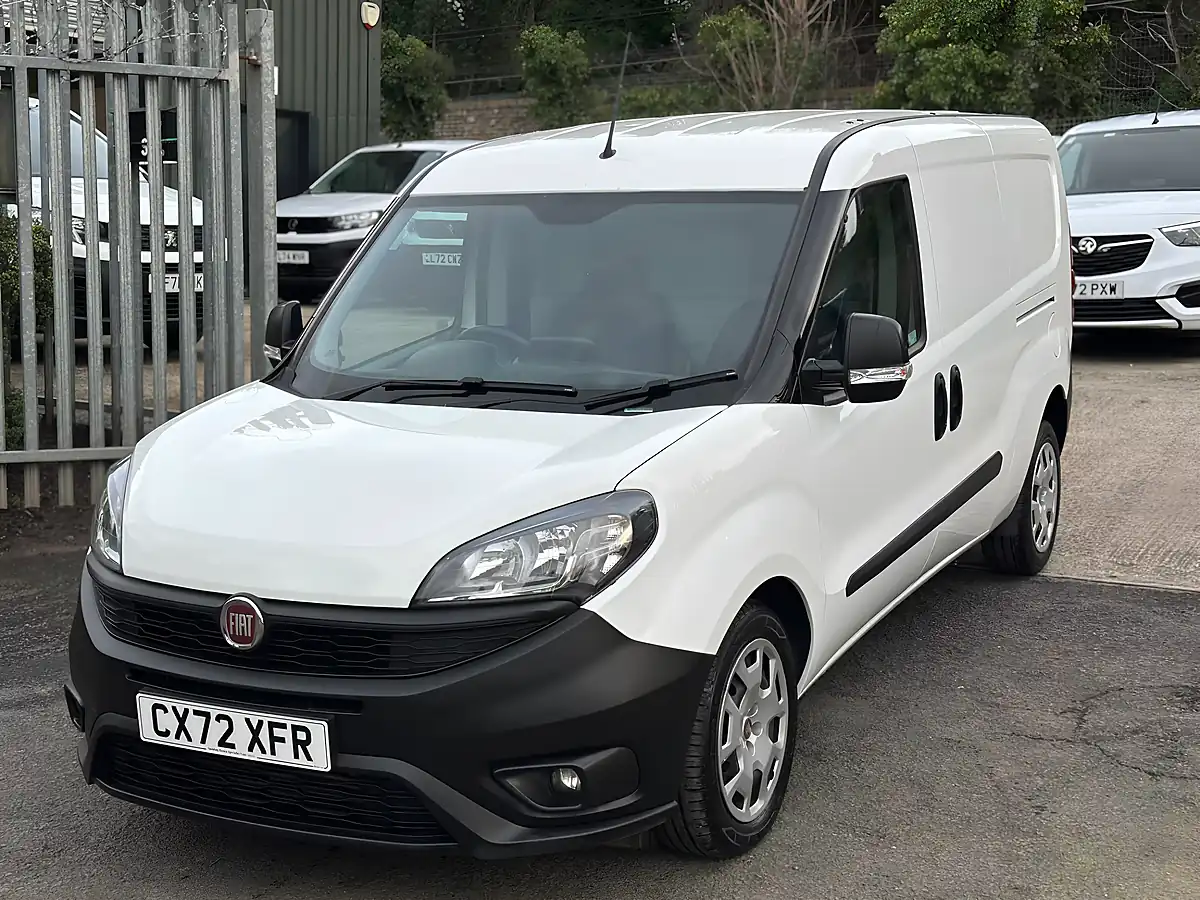 Used 2023 Fiat Doblo Maxi Tecnico White - Interior and Exterior details 17
