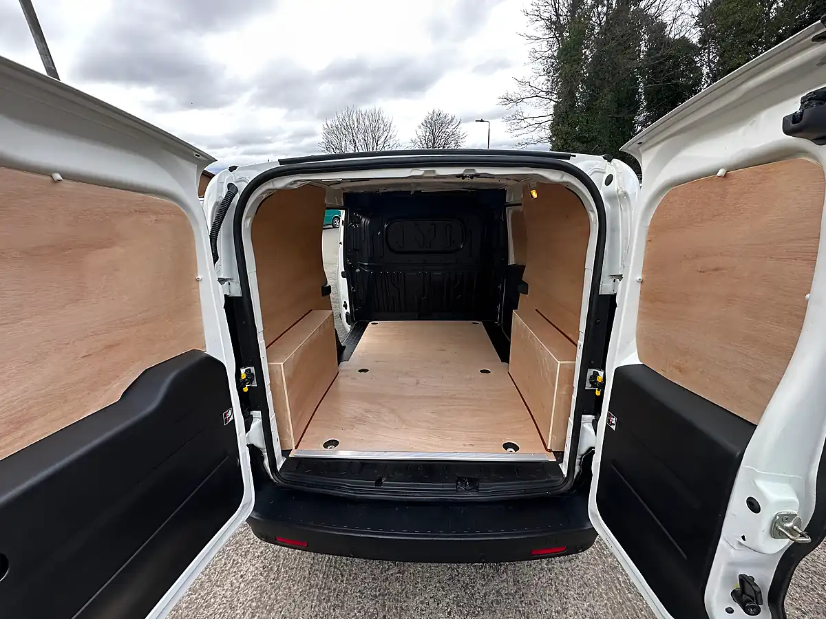 Used 2023 Fiat Doblo Maxi Tecnico White - Interior and Exterior details 8