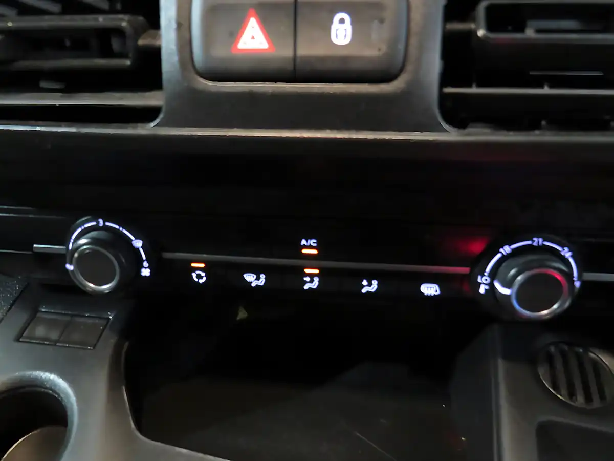 Used 2023 Fiat Doblo Primo White - Interior and Exterior details 12