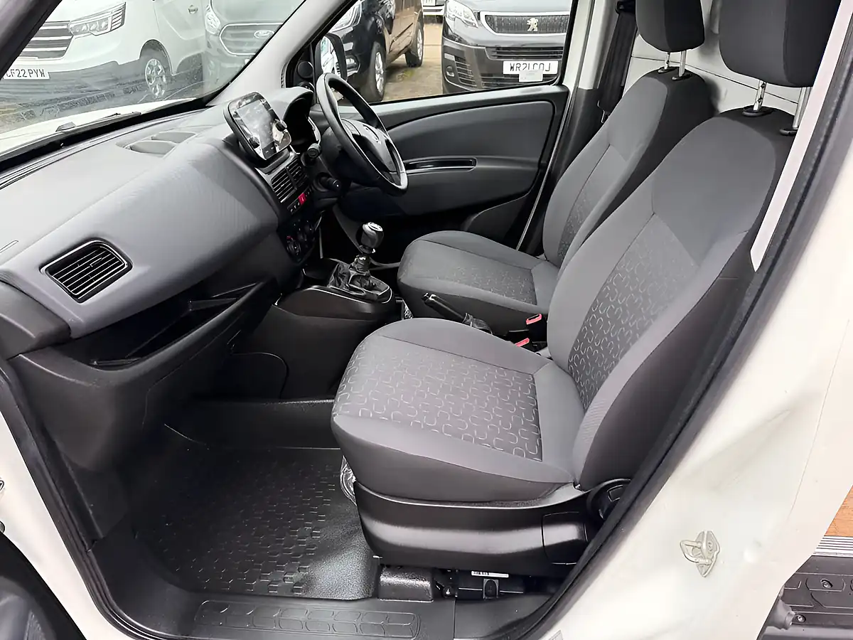 Used 2023 Fiat Doblo Tecnico White - Interior and Exterior details 7