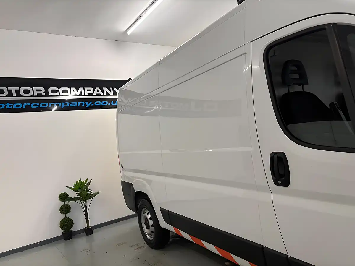 Used 2023 Fiat Ducato 35 Maxi M H2 White - Interior and Exterior details 9