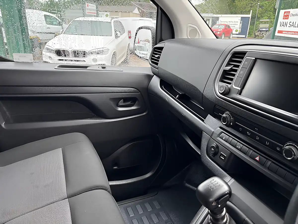 Used 2023 Fiat Scudo Primo White - Interior and Exterior details 10