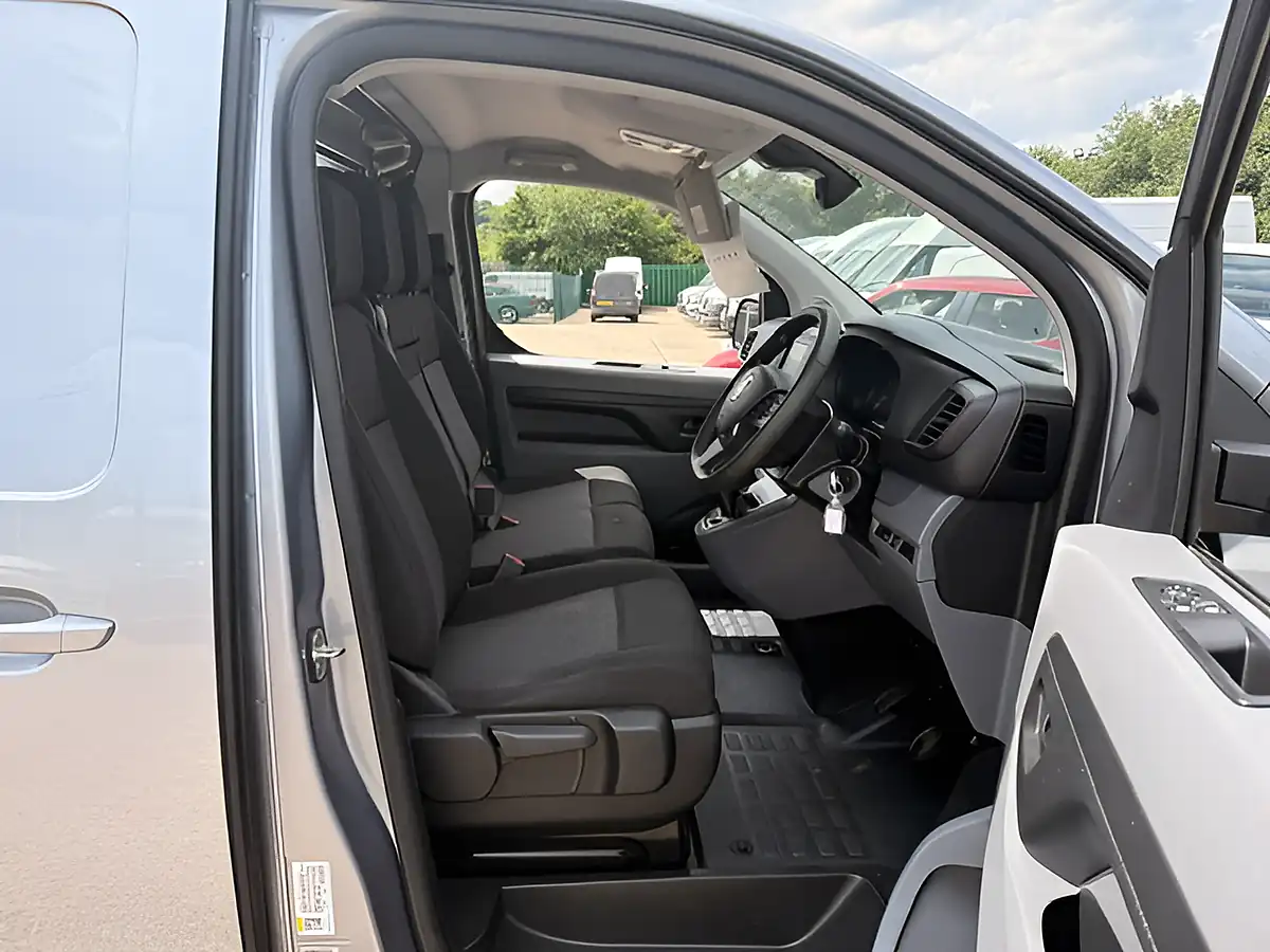Used 2023 Fiat Scudo Tecnico Grey - Interior and Exterior details 17