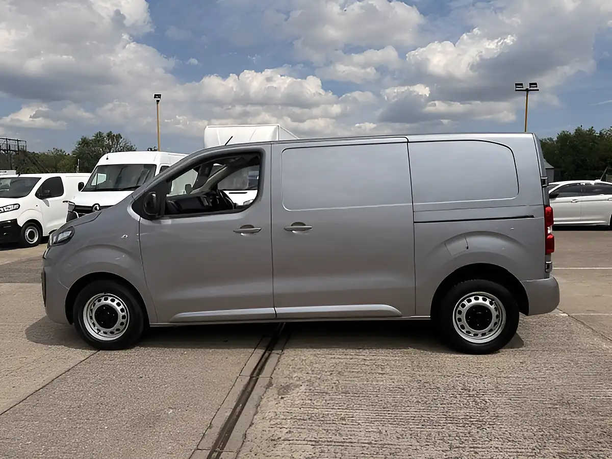 Used 2023 Fiat Scudo Tecnico Grey - Interior and Exterior details 7