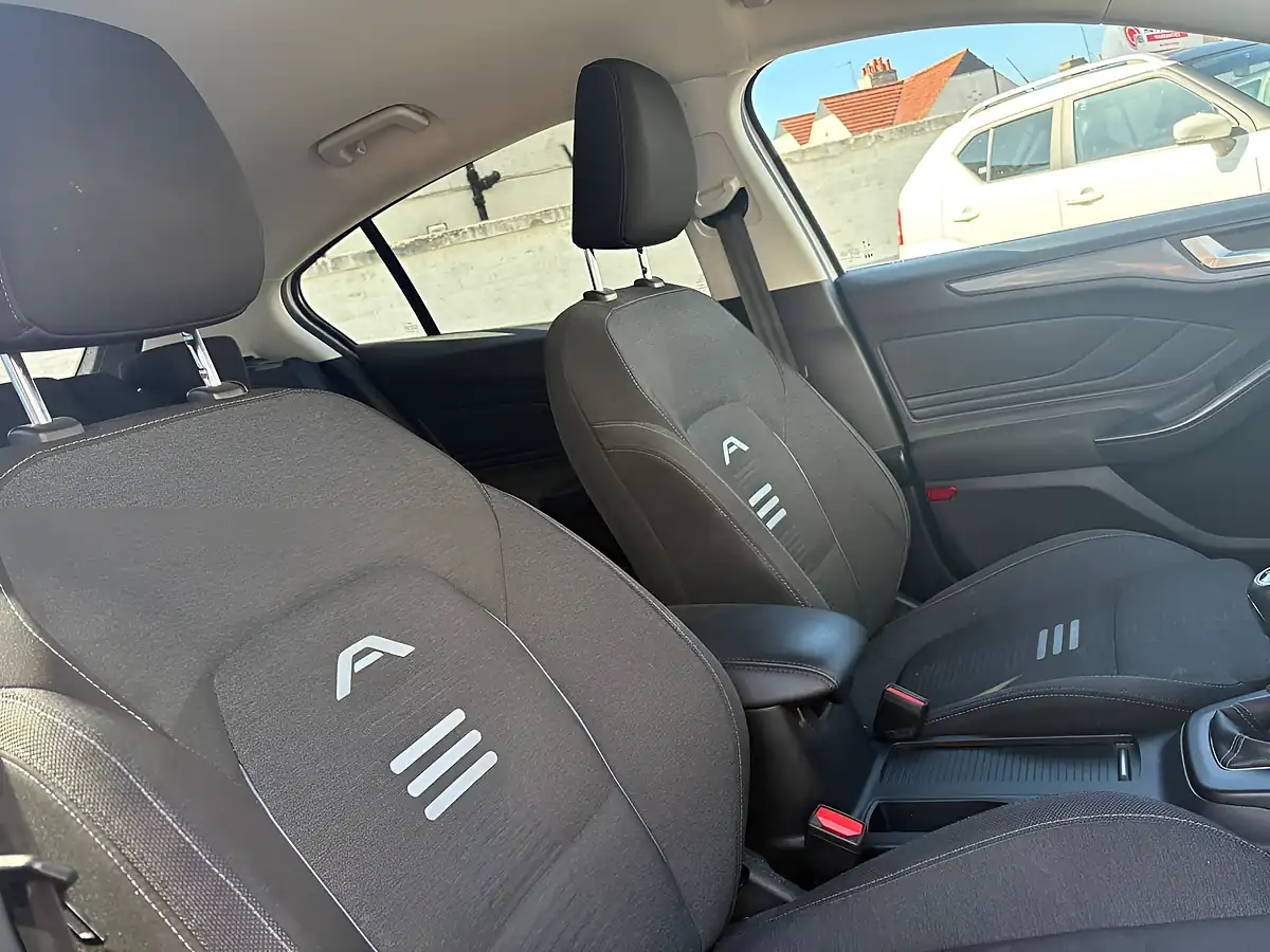 Used 2023 Ford Focus Active White - Interior and Exterior details 14