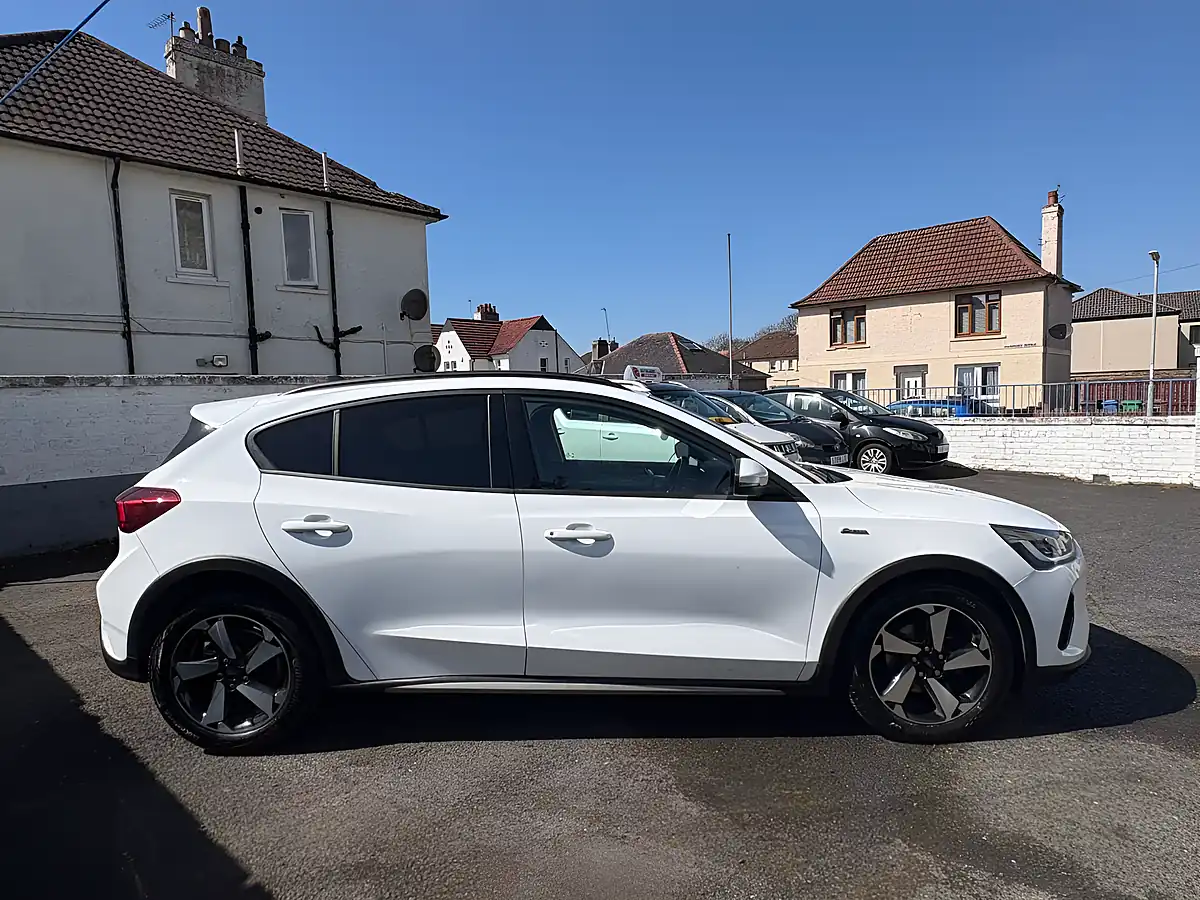 Used 2023 Ford Focus Active White - Interior and Exterior details 8