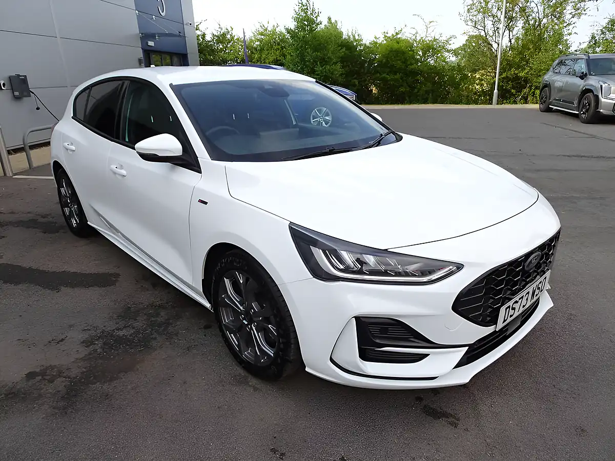 Used 2023 Ford Focus ST-Line Edition Frozen White - Interior and Exterior details 9