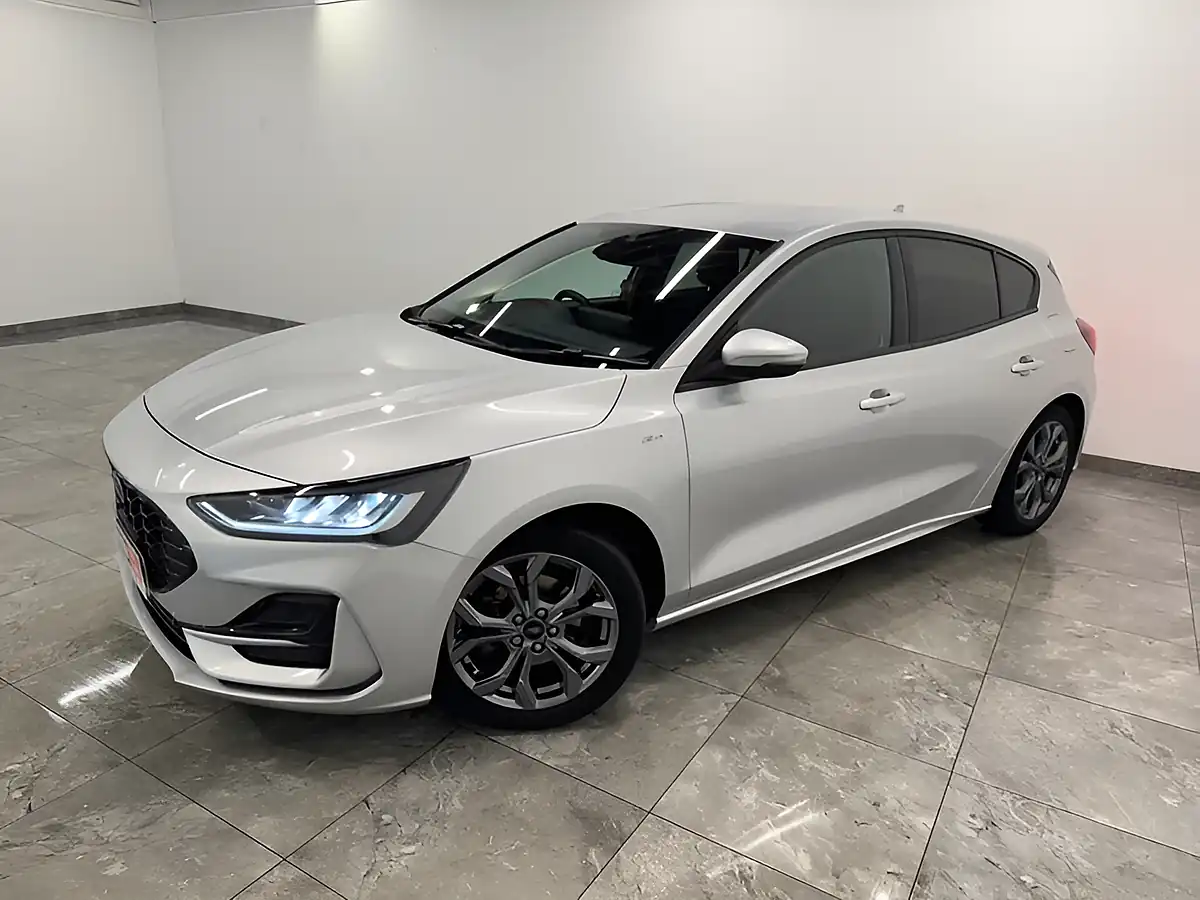 Used 2023 Ford Focus ST-Line Silver - Interior and Exterior details 19