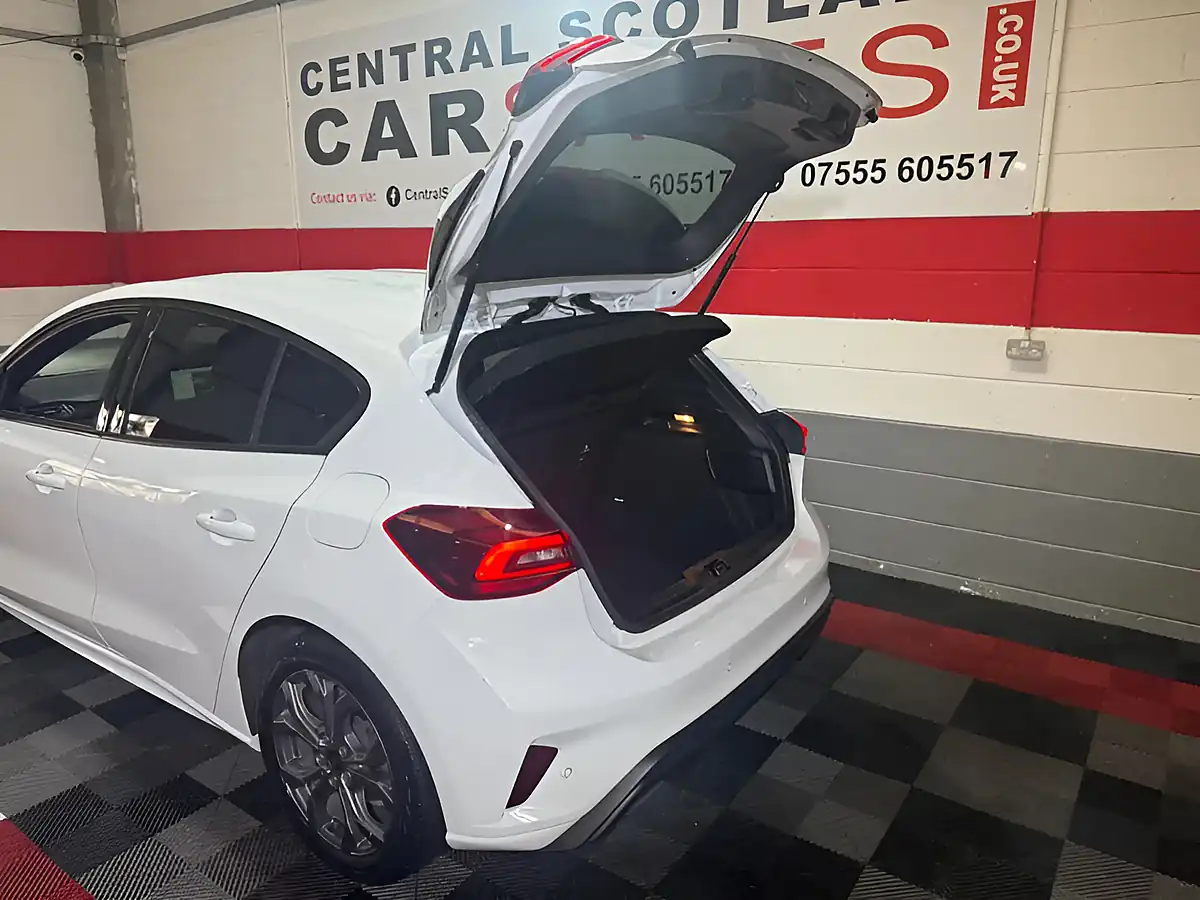 Used 2023 Ford Focus ST-Line White - Interior and Exterior details 10