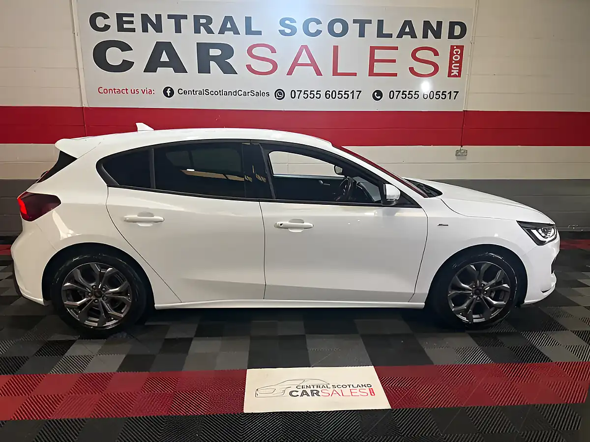 Used 2023 Ford Focus ST-Line White - Interior and Exterior details 11