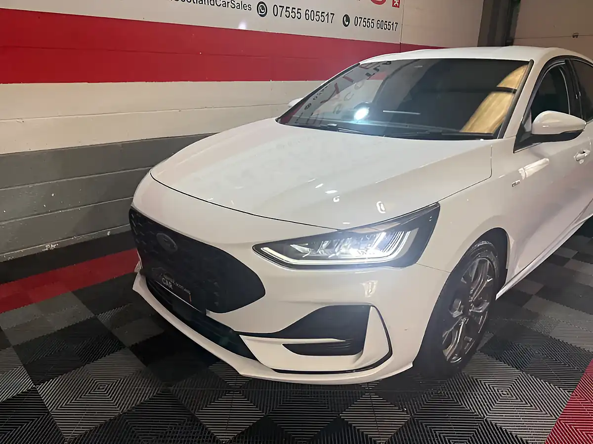 Used 2023 Ford Focus ST-Line White - Interior and Exterior details 7