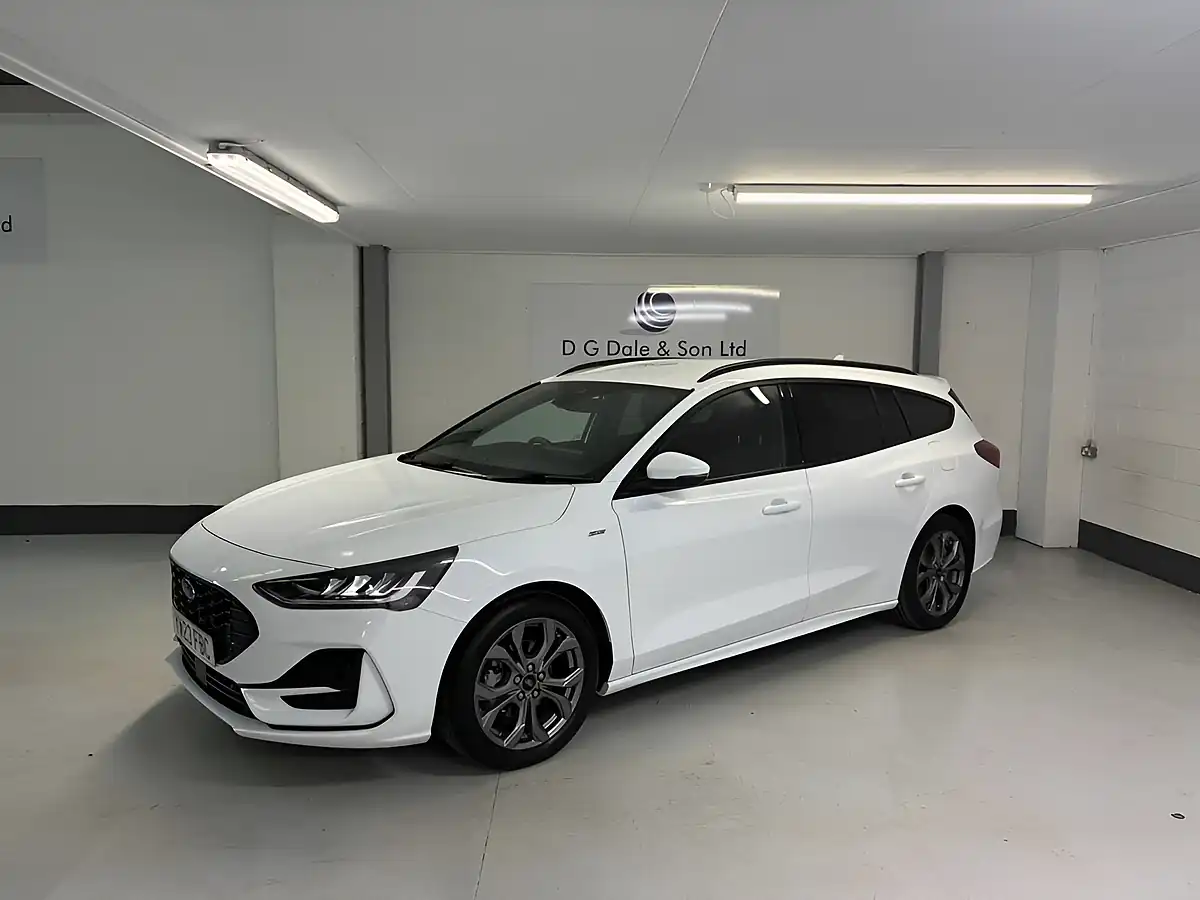 Used 2023 Ford Focus ST-Line White - Front View