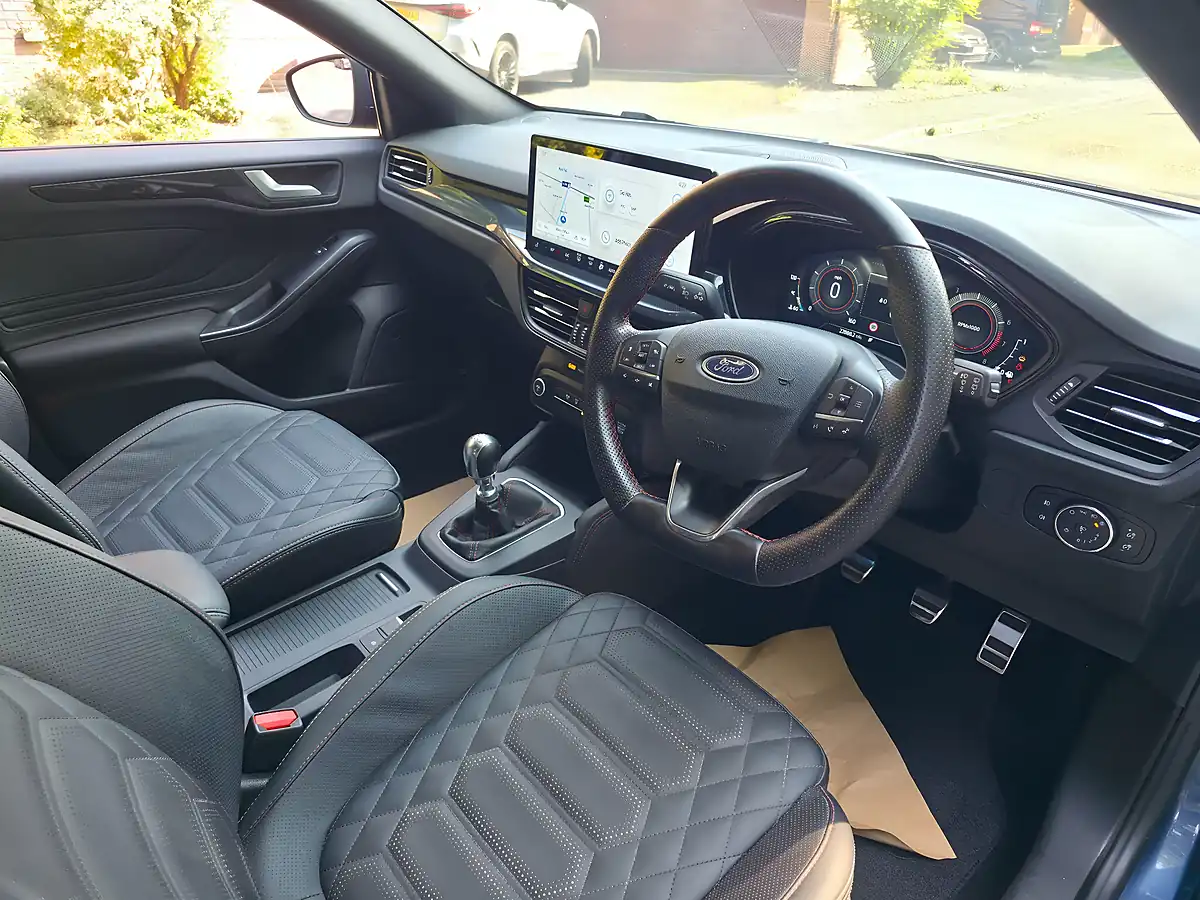 Used 2023 Ford Focus ST-Line X Blue - Interior and Exterior details 9
