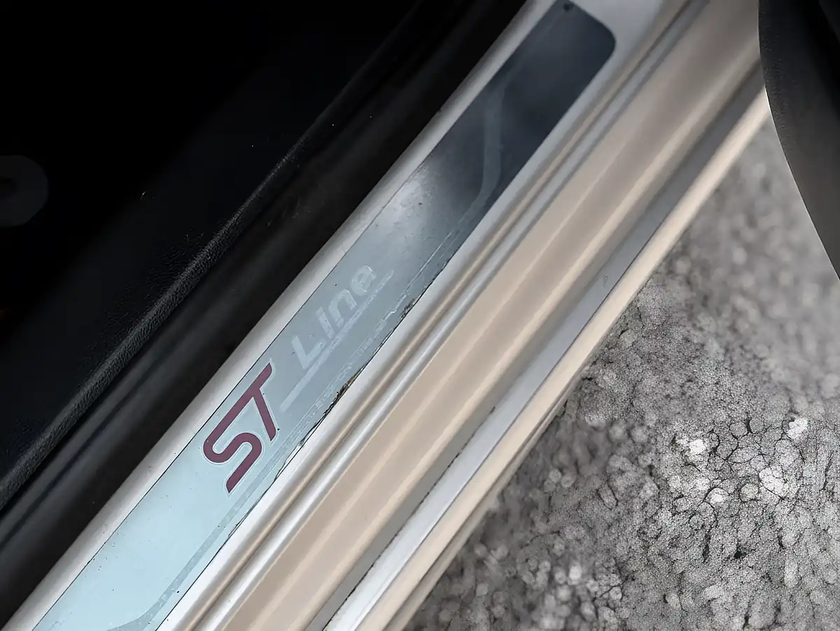 Used 2023 Ford Focus ST-Line X Silver - Interior and Exterior details 11