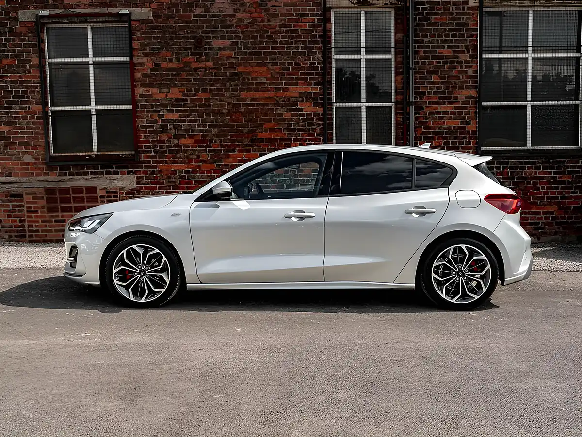Used 2023 Ford Focus ST-Line X Silver - Interior and Exterior details 14