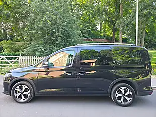 Used 2023 Ford Grand Tourneo Connect Active Black - Interior and Exterior details 5