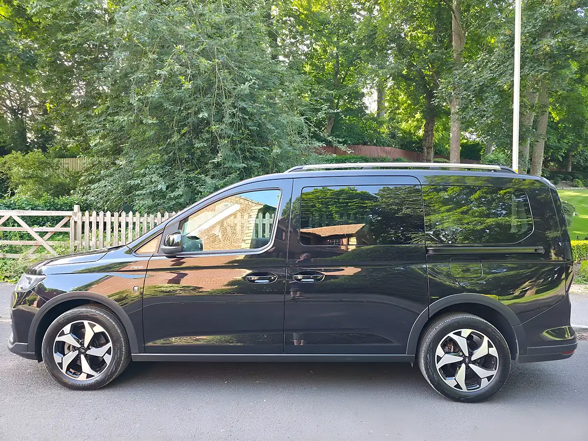 Used 2023 Ford Grand Tourneo Connect Active Black - Interior and Exterior details 5