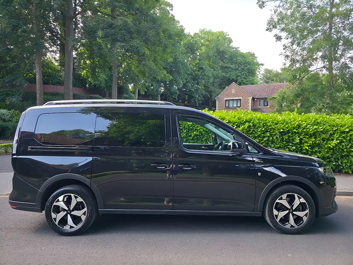 Used 2023 Ford Grand Tourneo Connect Active Black - Interior and Exterior details 7